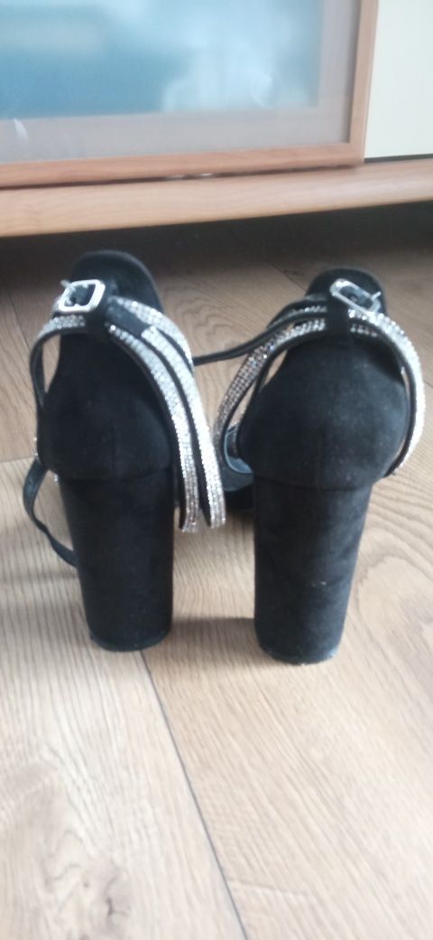 Buty na obcasie, sandały na obcasie-40zł