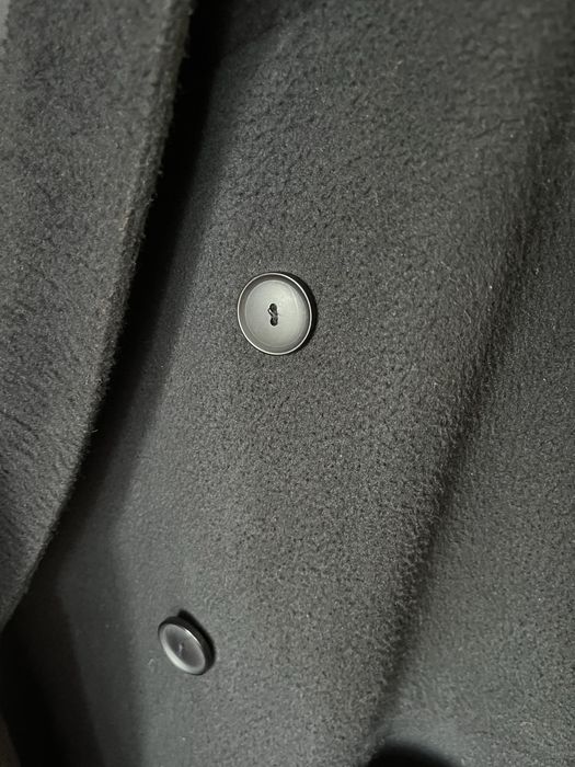 Пальто члрного кольору