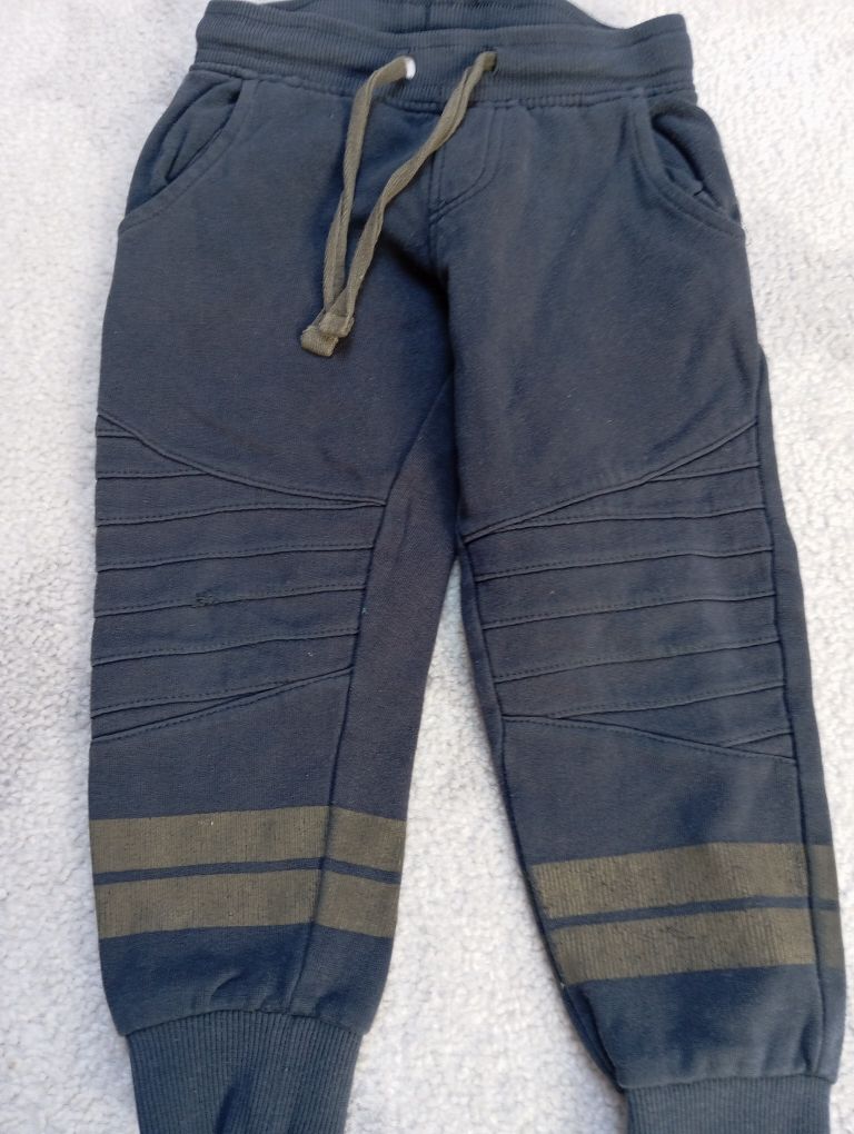 Spodnie dresowe r. 98-104