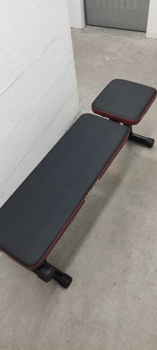 Banco de musculação e anilhas montáveis