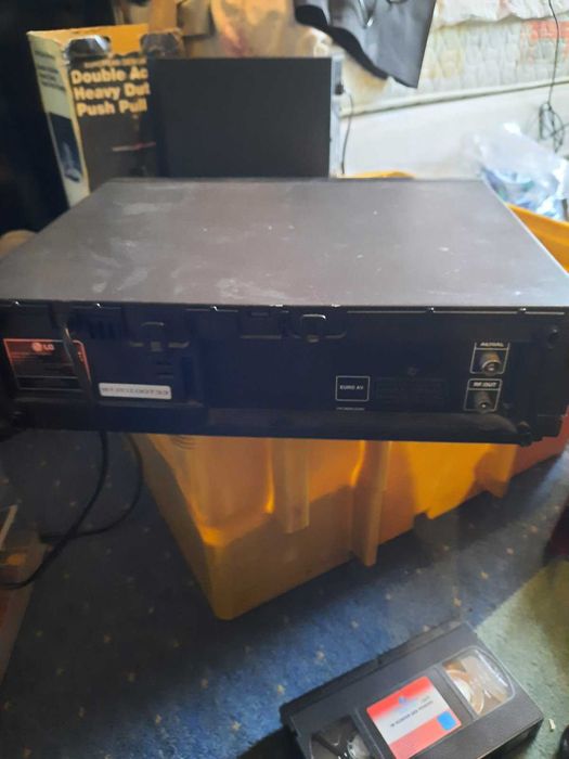 Електроніка (відеомагнітофон та інші товари)