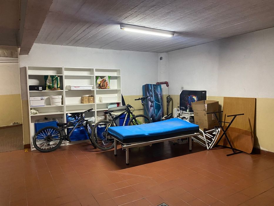 Lugar Garagem/Estacionamento/Parqueamento Qta Texugo, Charneca Caparic