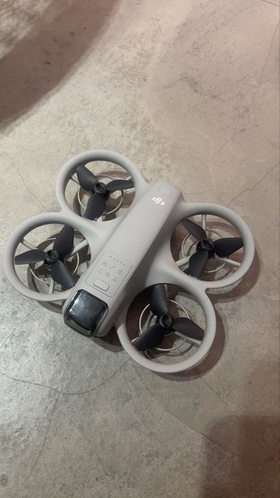 Drone dji neo com diversos acessorios