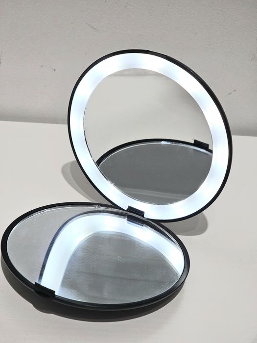 Składane podręczne lusterko z podświetleniem LED. 1x i 10x.