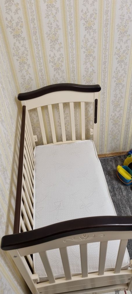 Продам ліжечко Angelo LUX 4 крем-горіх з матрасом