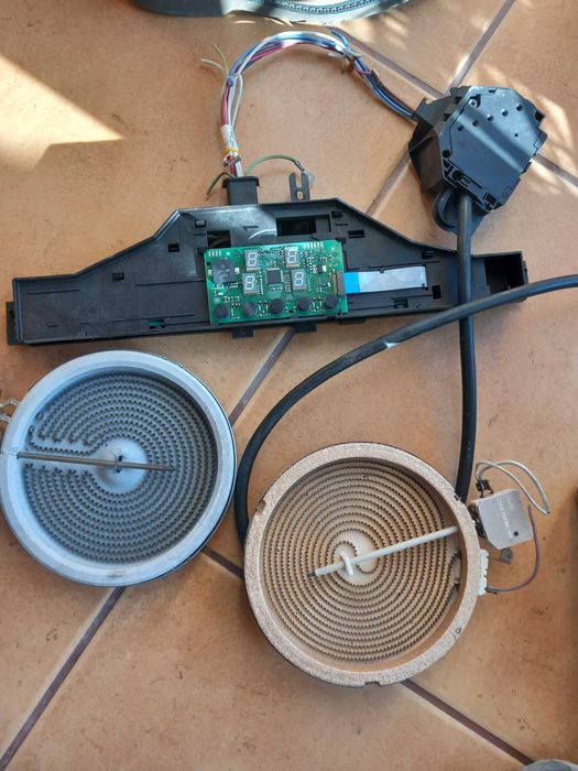 Resistências e ligação eletrónica de placas vitroceramica