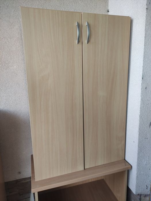 Szafki po 50zł sztuka, z drzwiczkami, na klucz, z nóżkami