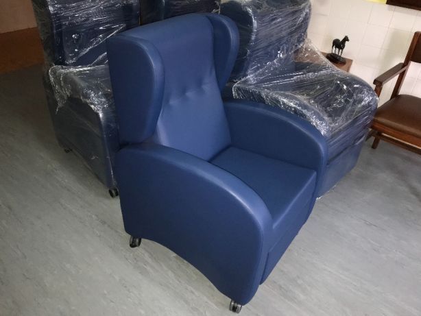 Cadeirão Relax Manual Geriátrico Revestido Pele Sintética Lavável Novo