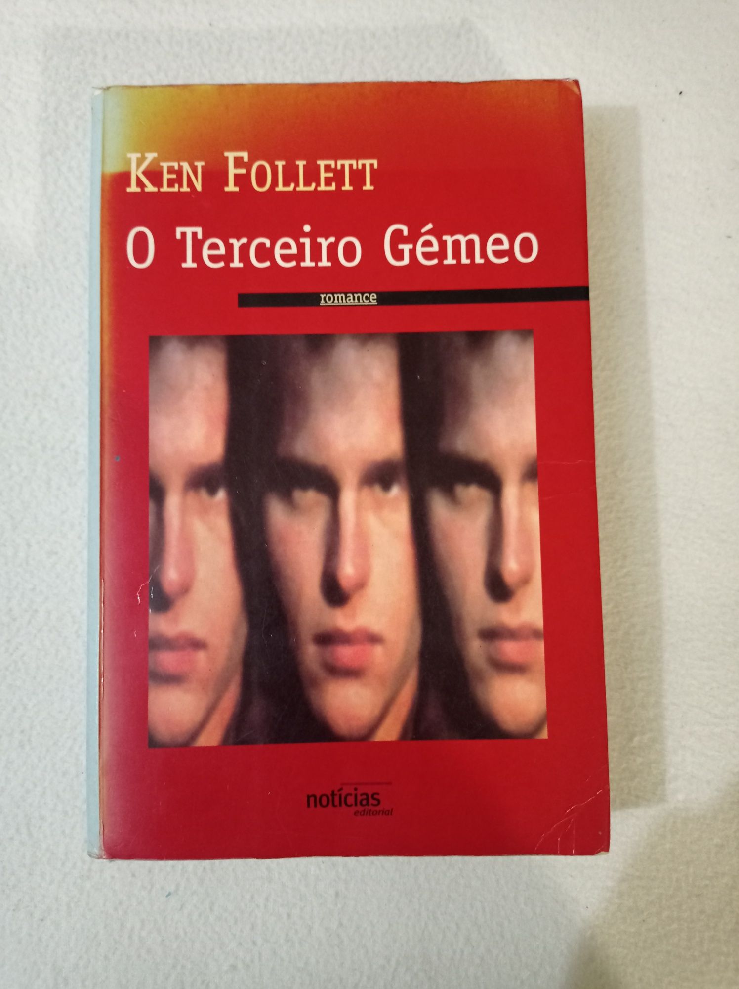 O terceiro gémeo - Ken Follett