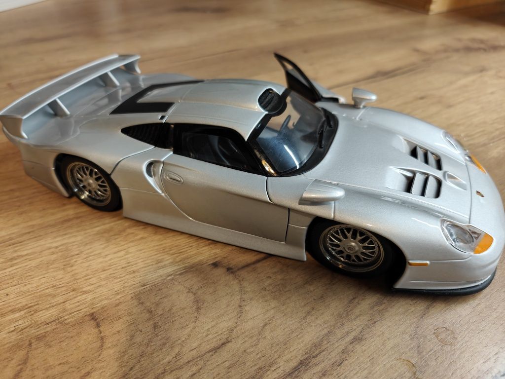 Porsche 911 GT1 UT Models 1/18