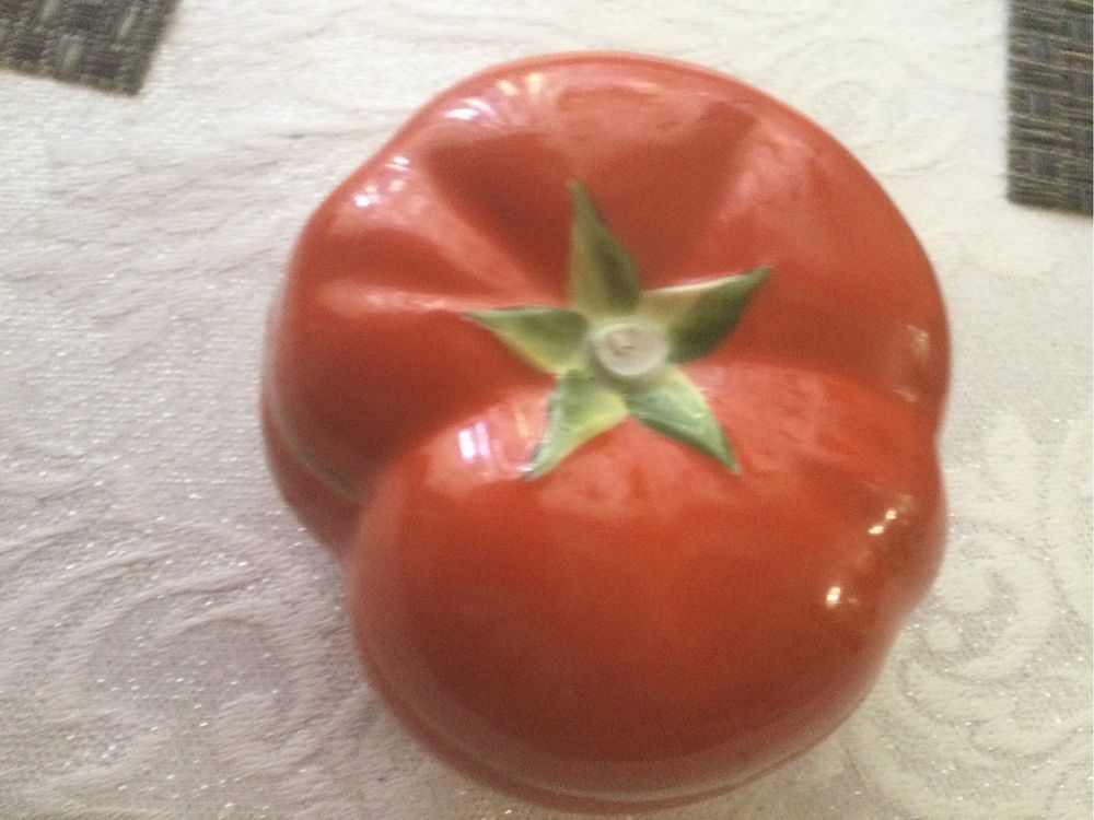 Продам помидор, фарфор для соусов 60 годов