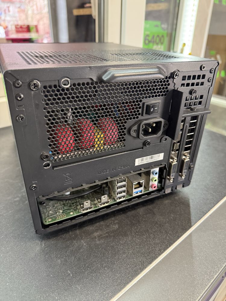 Komputer stacjonarny SilverStone, i5, 16GB, 256SSD, RX 570, bdb stan