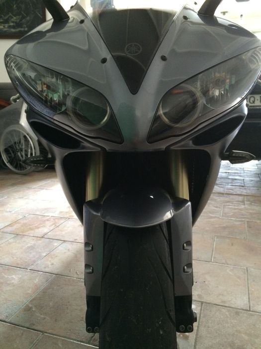Yamaha YZF-R1 (rn12 2005) c/cavaletes e casaco dainese