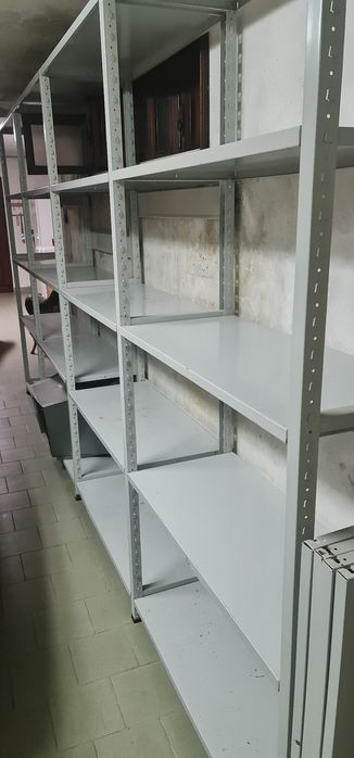 Estantes industriais