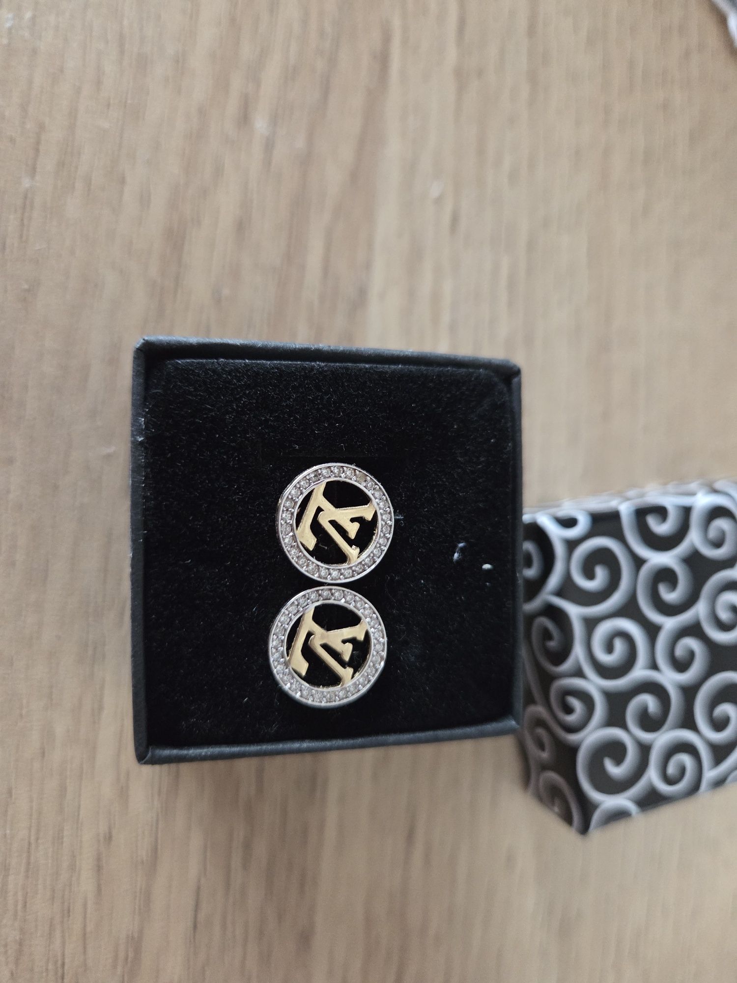 Kolczyki wkretki sztyfty LV Louis Vuitton 585 14k nowe