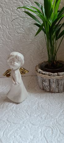 Aniołek ceramiczny złote skrzydła