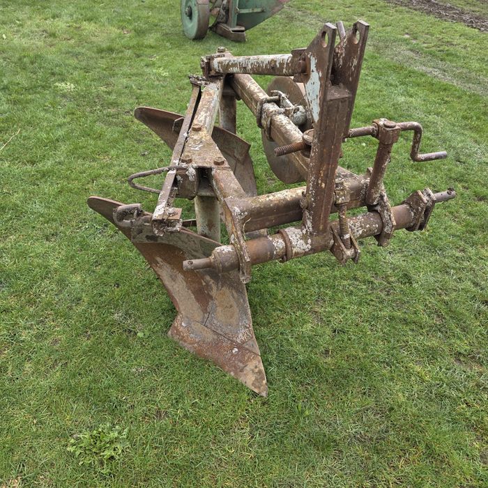 Плуг 2 корпусний з Польші