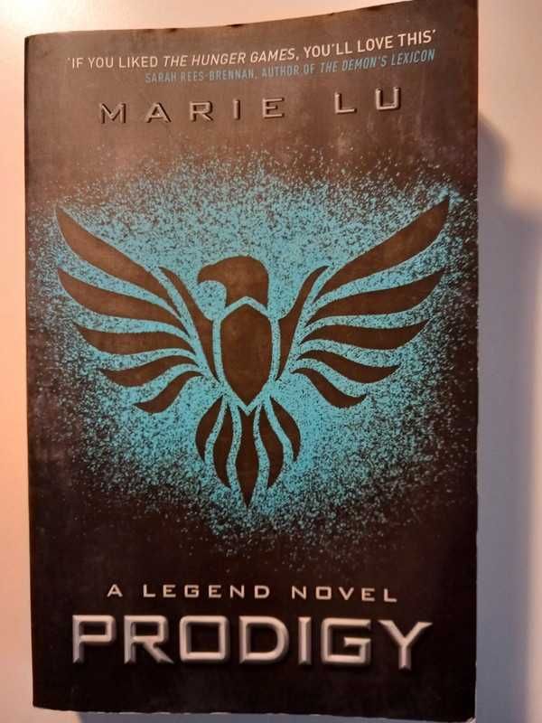 Livro Prodigy, de Marie LU