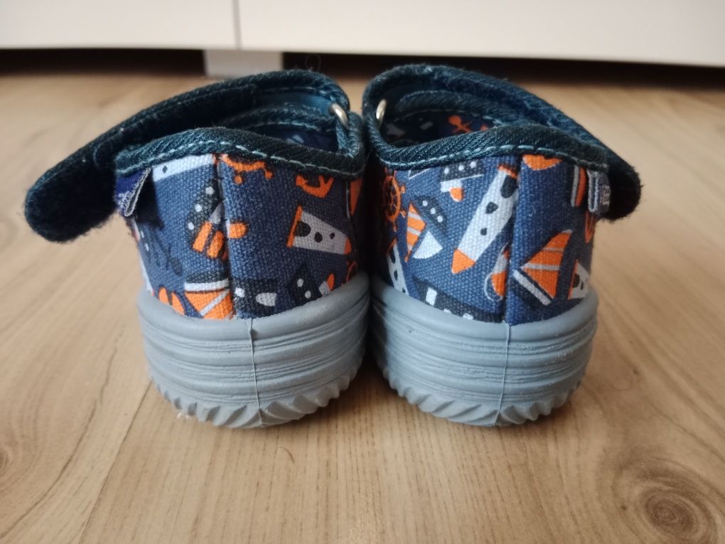 VIGGAMI kapcie buty chłopięce sandały 'tomek' r 22 wkładka 14 cm
