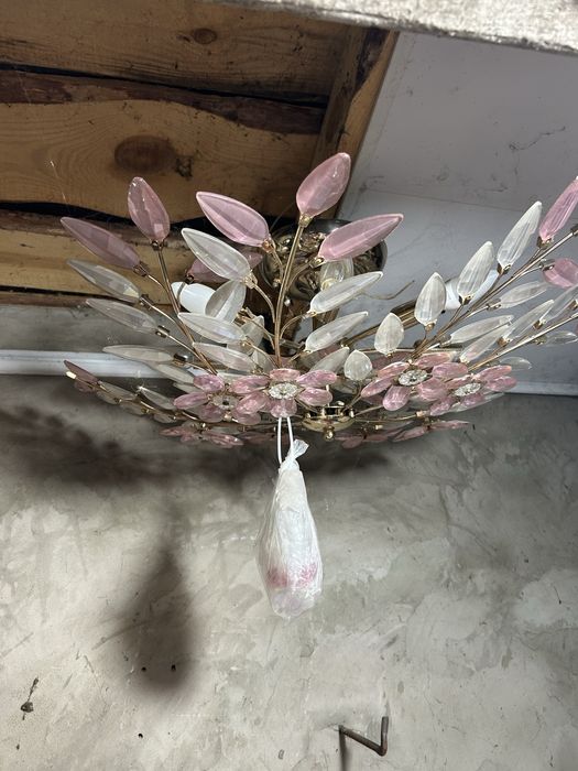 Продам люстру в кімнату