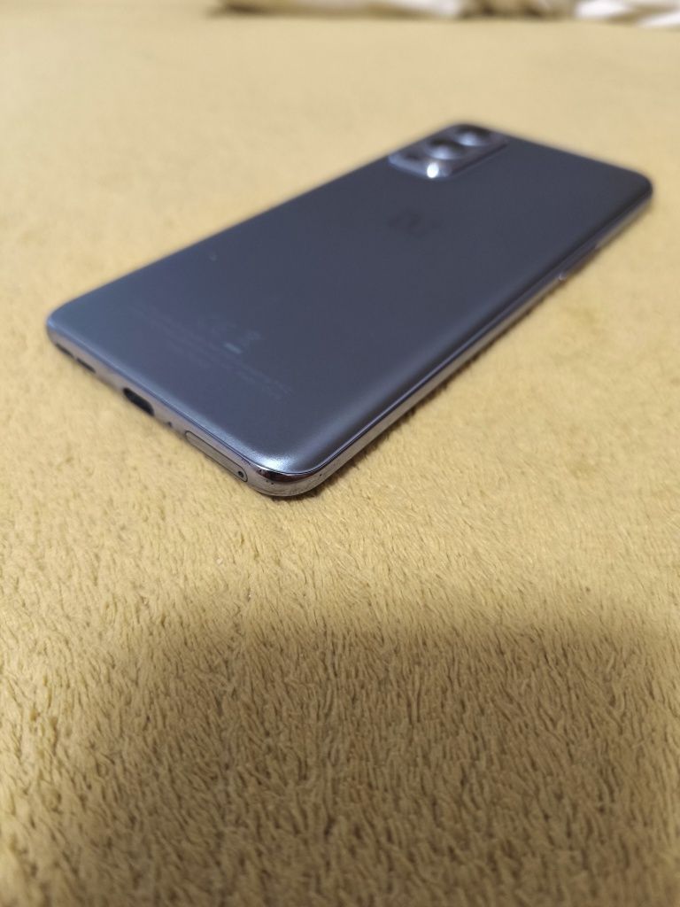Telefon OnePlus Nord 2 5G 8/128 bardzo dobry