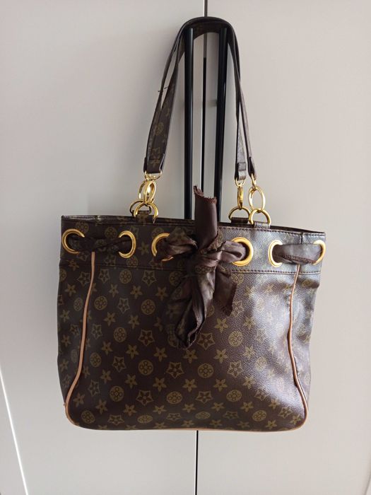 Zestaw  60szt ubrań damskich rozmiar XS, S, kurtka,swetry,torebki,buty