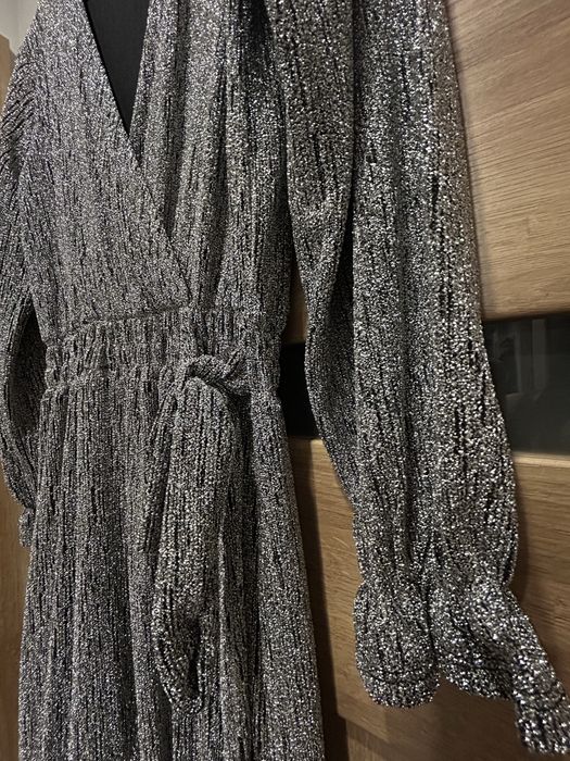 Sprzedam piękną sukienkę Srebrną