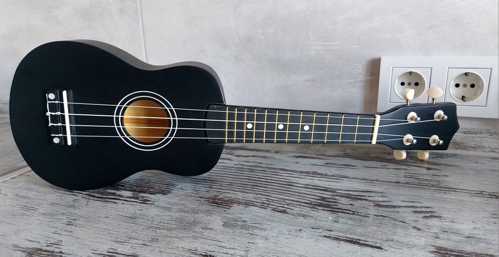 Продам Укулеле Сопрано