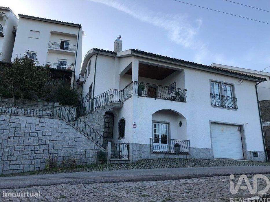 Casa tradicional T4 em Oliveira do Hospital e São Paio de Gramaços de