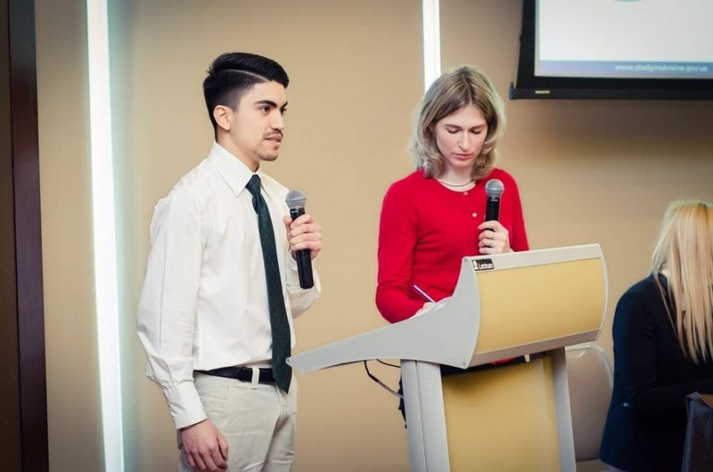 Перекладач англійської з 2008р. Усний переклад синхронний. Interpreter