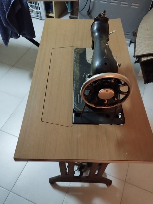 Máquina de costura antiga Singer