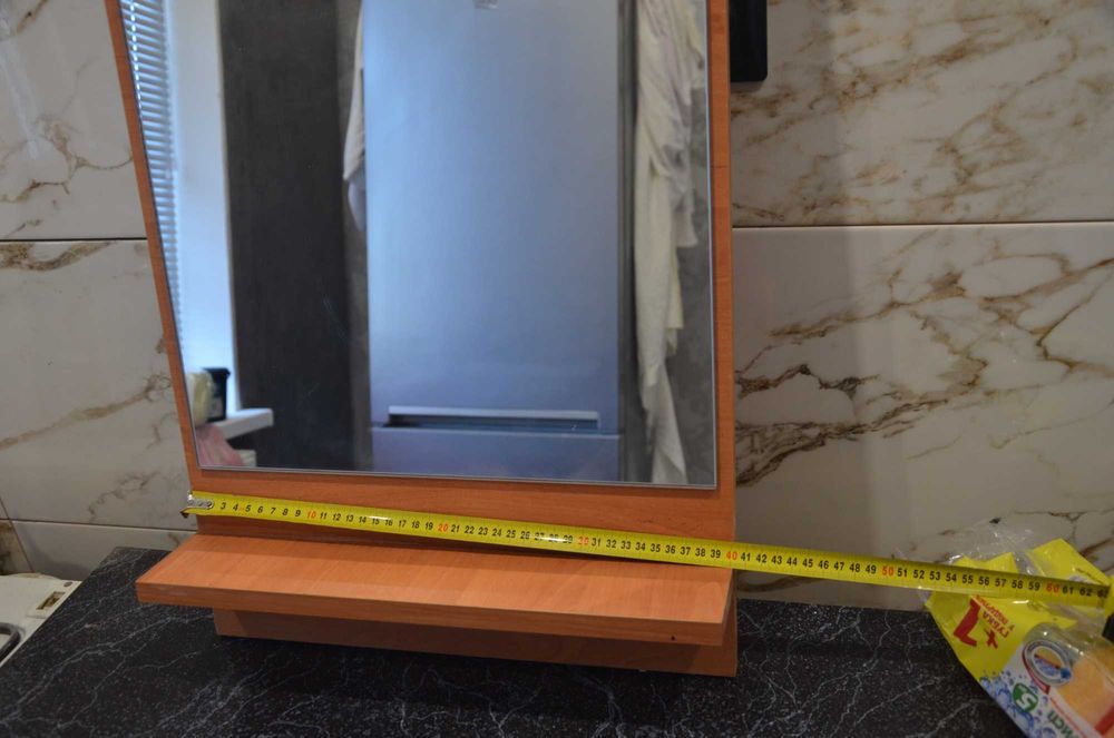 Большое зеркало с основой и полочкой