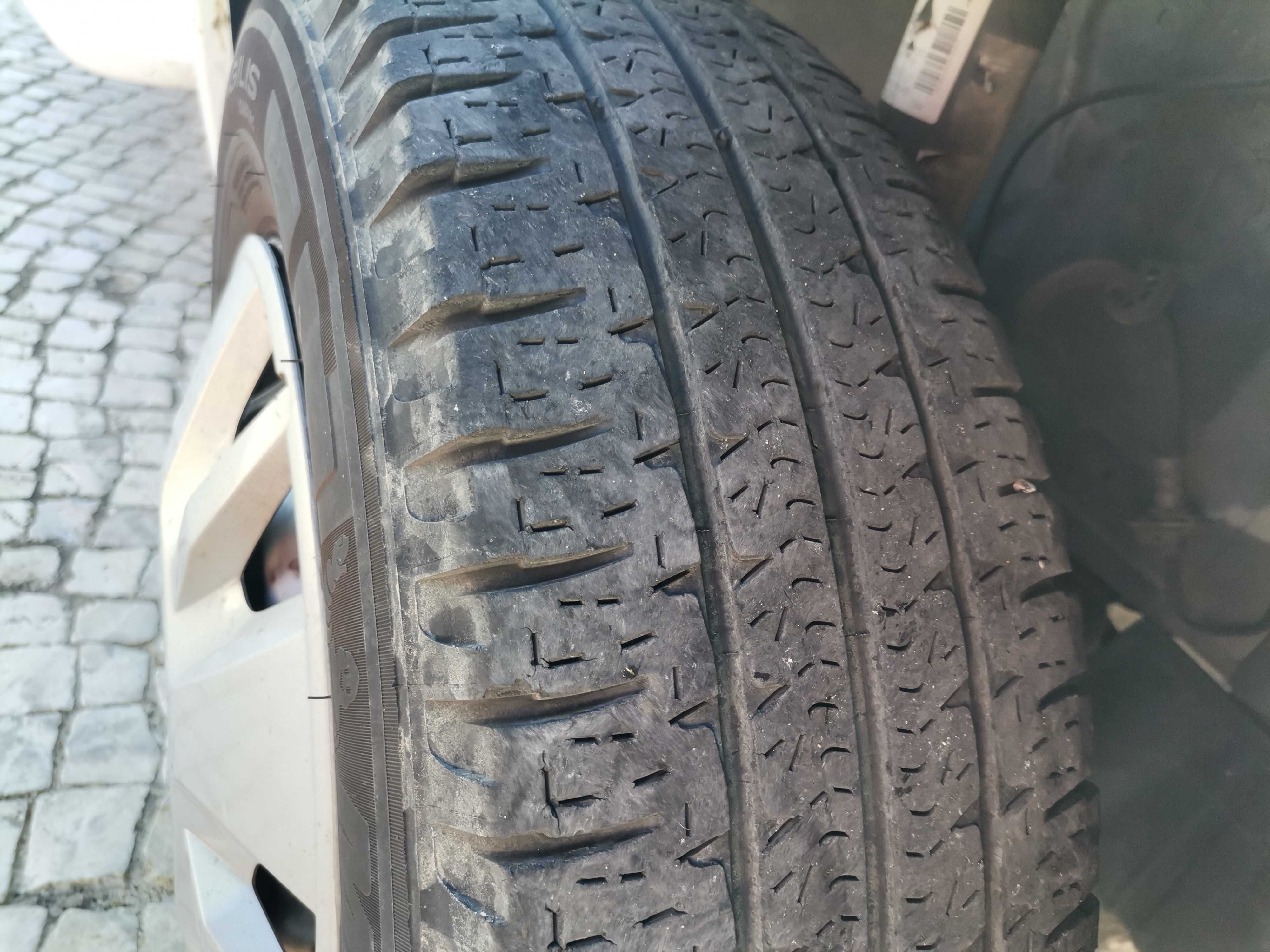 Vendo 4 jantes com pneus 215 70 R15 para autocaravana