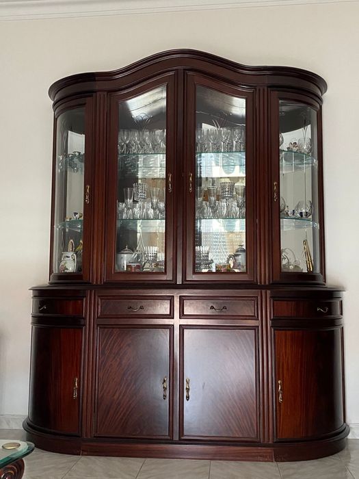 Móveis antigos de sala e hall de entrada