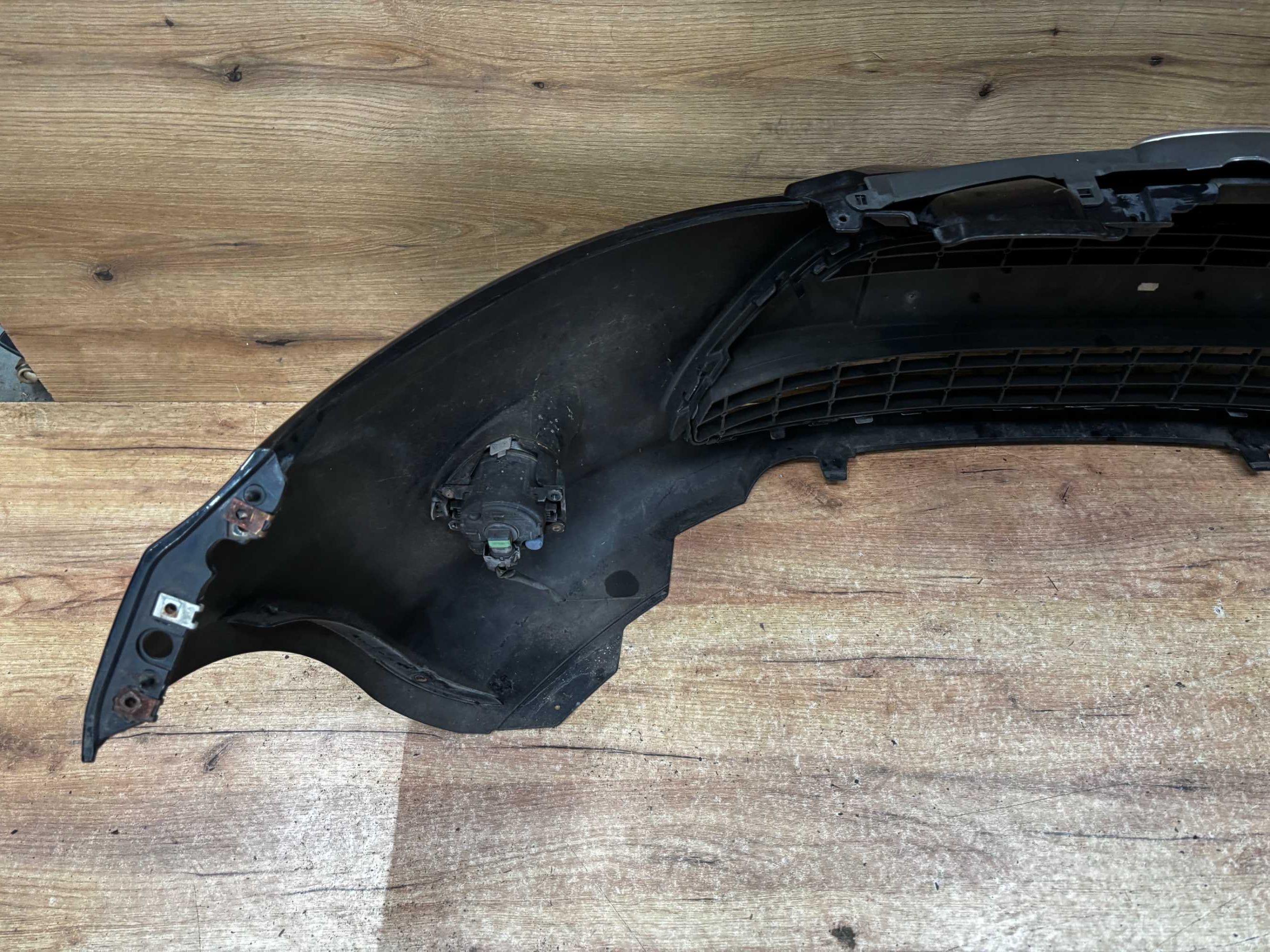 Zderzak przedni Ford Fiesta Mk7 kolor d9