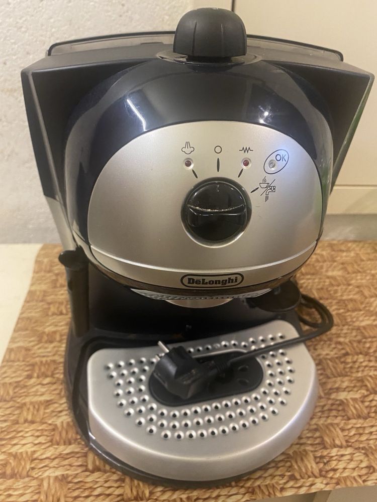 Кавоварка еспресо DELONGHI EC 410 B