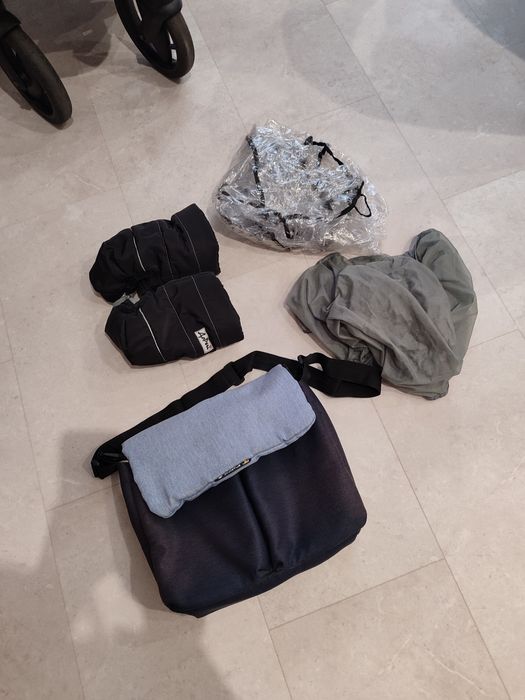 Дитяча коляска з люлькою. Інвіктус