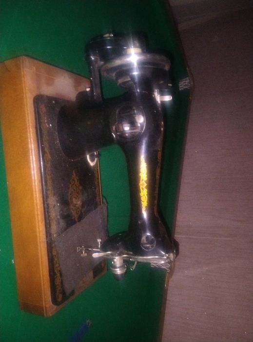 Продам швейную машинку.