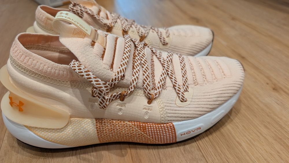 Tênis Under armour salmão