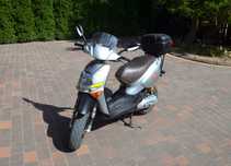 Sprzedam Aprilia SR 50 2T rocznik 2005, stan dobry, bardzo żwawy.