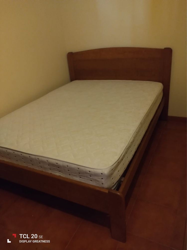 Cama em madeira maciça c/ colchão incluído