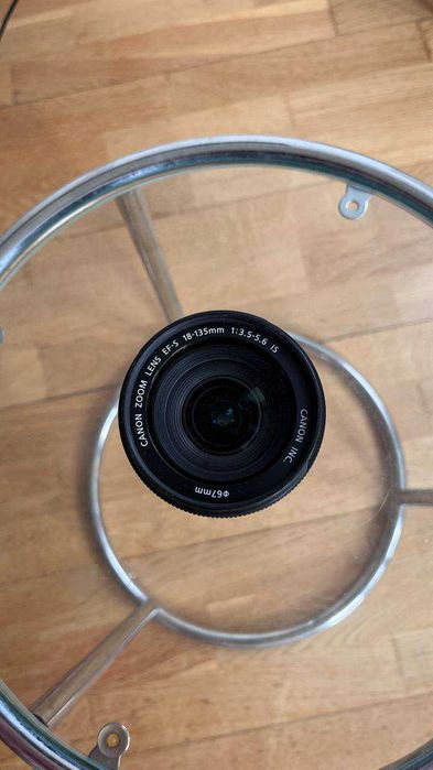 Універсальний об'єктив Canon EF-S 18-135 mm f/3.5-5.6 IS