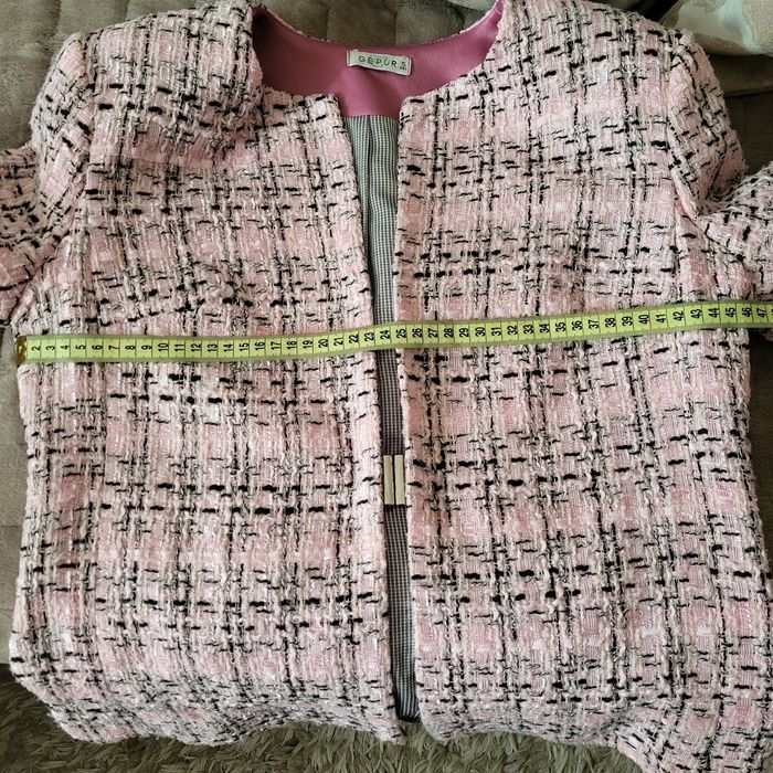 Костюм жіночий зі спідницею, твідовий,дуже гарний