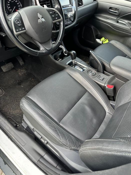 Mitsubishi Outlander -7 osobowy,automat