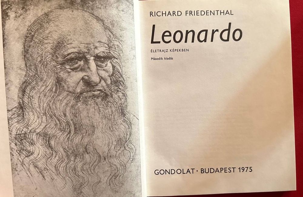 Книга Леонардо да Вінчі на угорській мові Leonardo