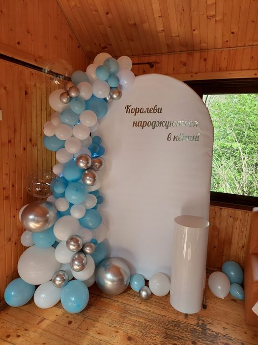 Оренда: метелики, ростові фігури, каркаси, банери, тубуси