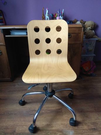 Obrotowe krzesło biurkowe