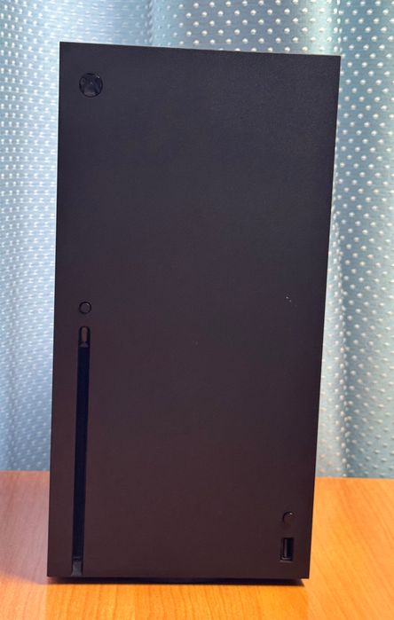 Xbox Series X 1TB + 2 джойстика