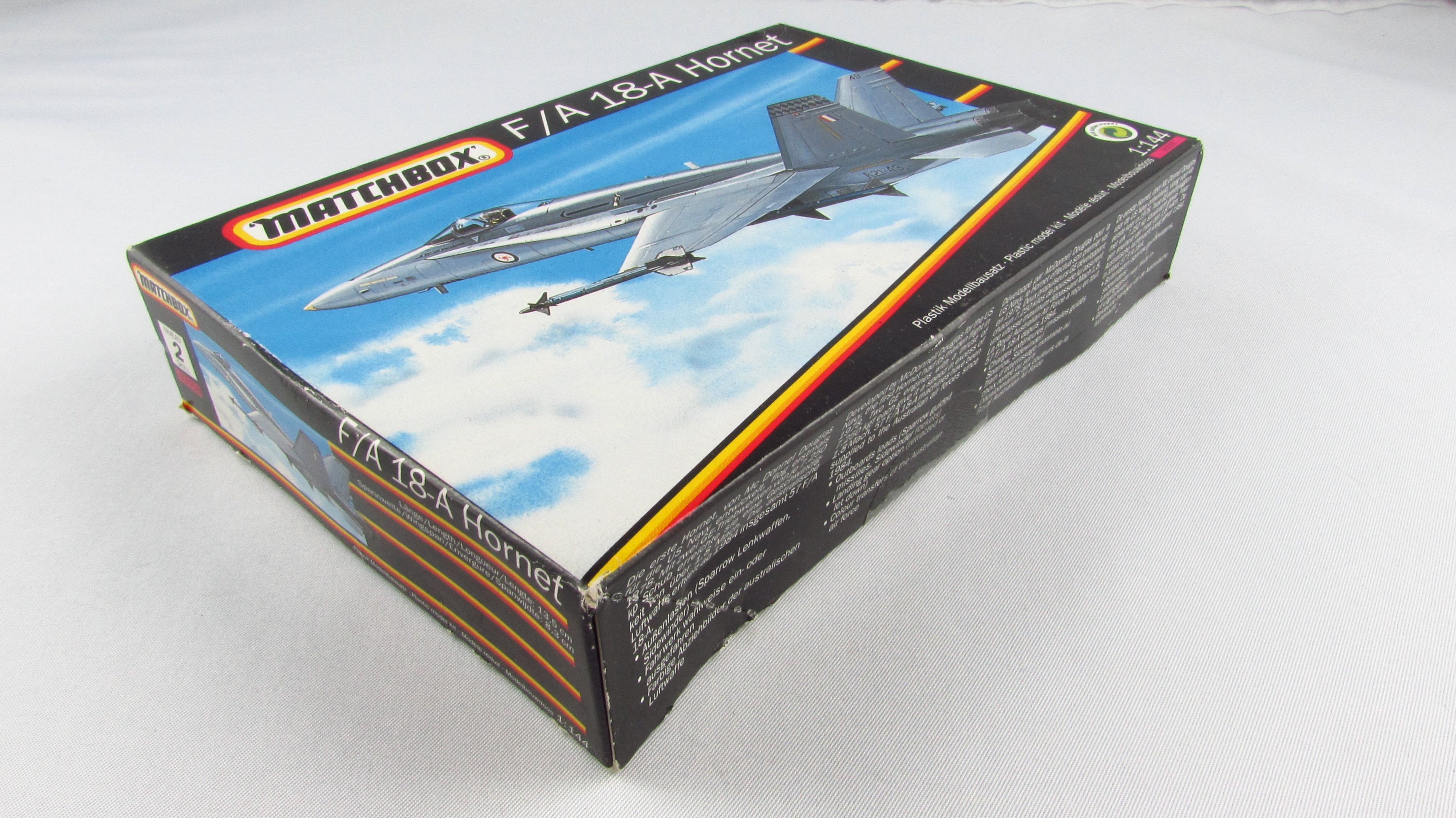 MATCHBOX - F/A 18-A Hornet - Model Samolot - 1:144