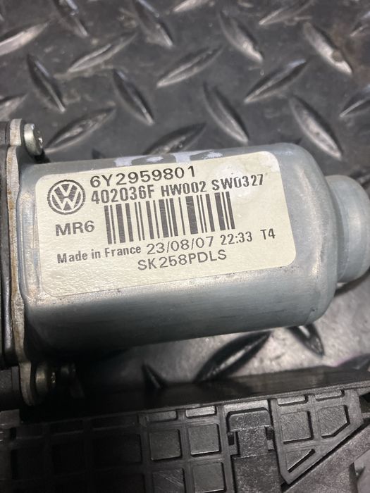 Skoda Roomster - silniczek podnoszenia szyby przód lewy prawy